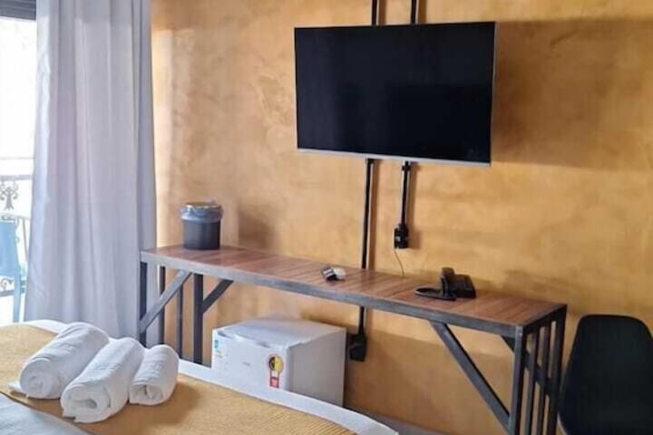 Room 4 of 18