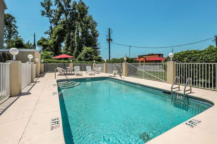 Pool 20 of 35