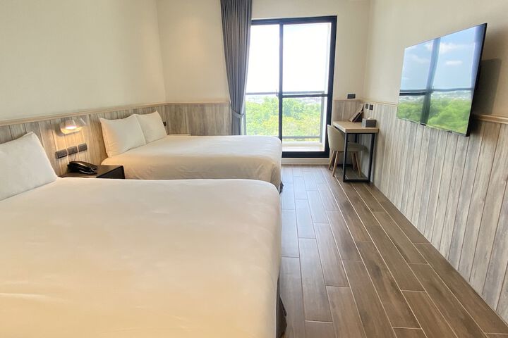 Room 10 of 42