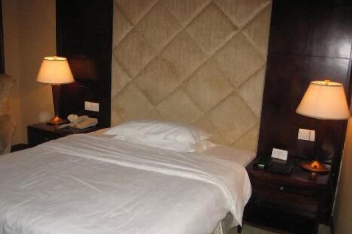 Room 11 of 24