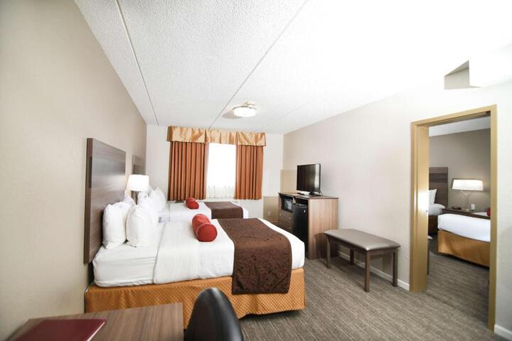 Accessible Suite King Bed Accessible Bathtub Microwave and Refrigerator WiFi Non S (23 of 39)
