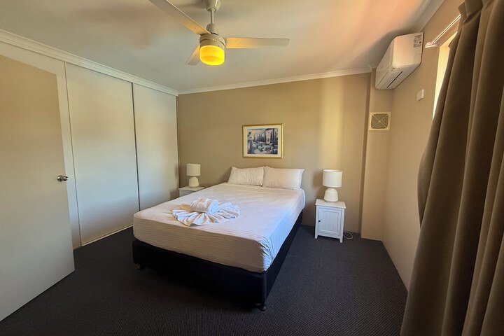 Room 10 of 29