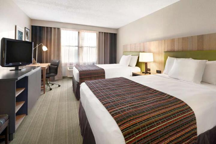 2 Queen Beds (3 of 7)