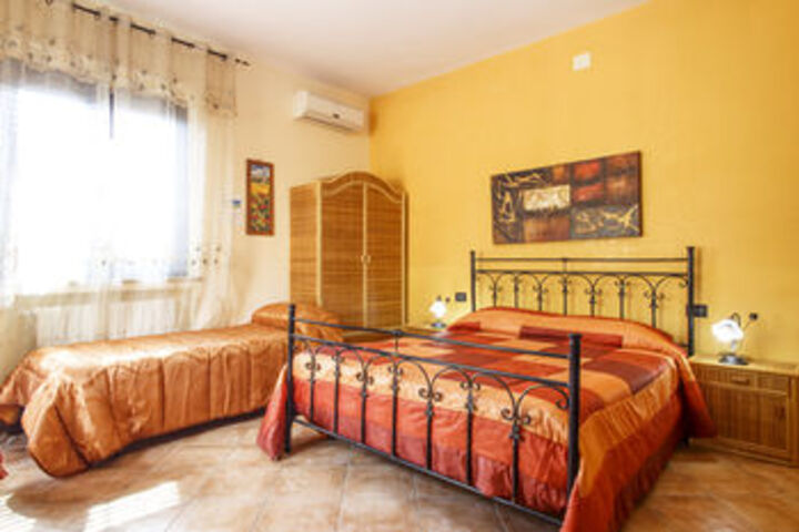 Room 8 of 28
