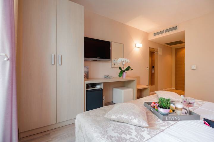 Room 45 of 196