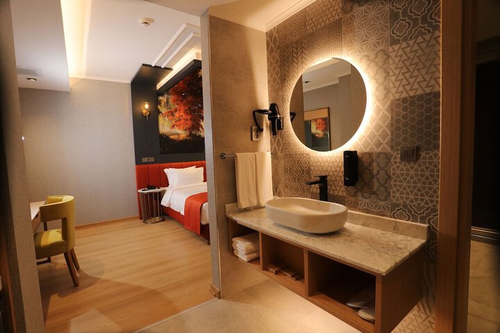 Room 9 of 31
