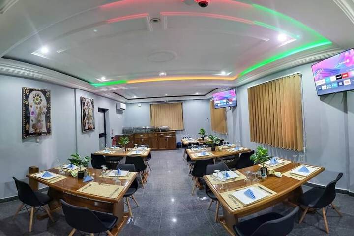 Dining 65 of 79