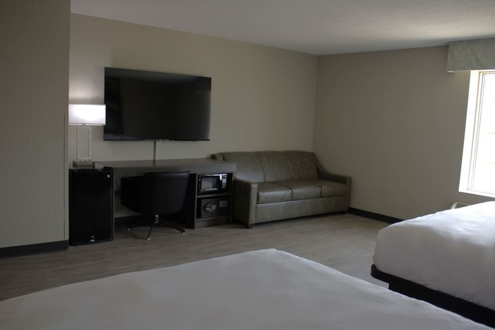 Room 4 of 36