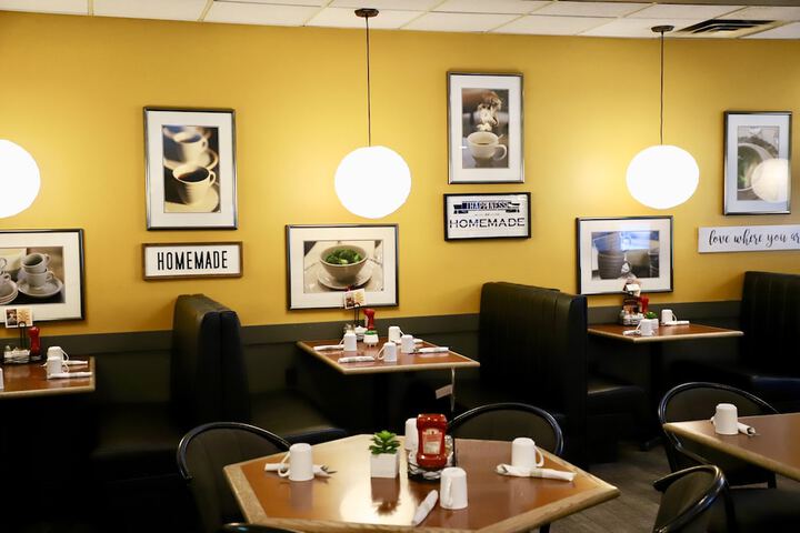 Dining 52 of 60