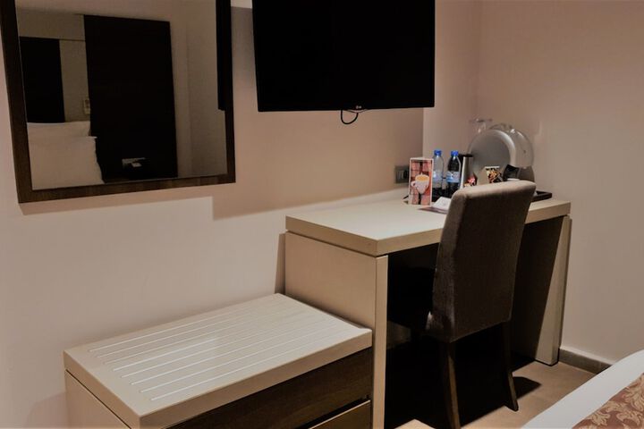 Room 8 of 37