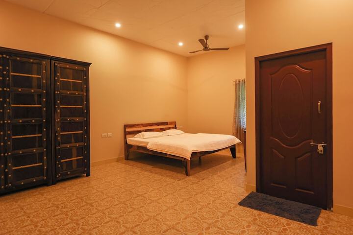 Room 3 of 12