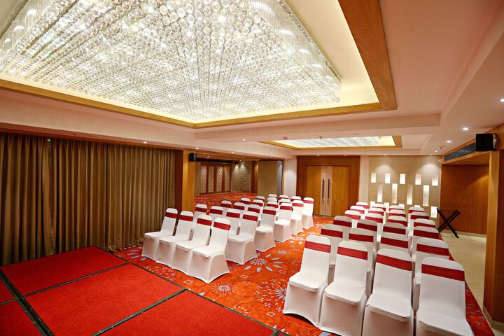 Ballroom/Hall 66 of 74