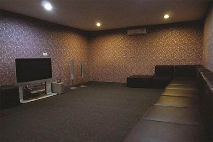 Room 25 of 34