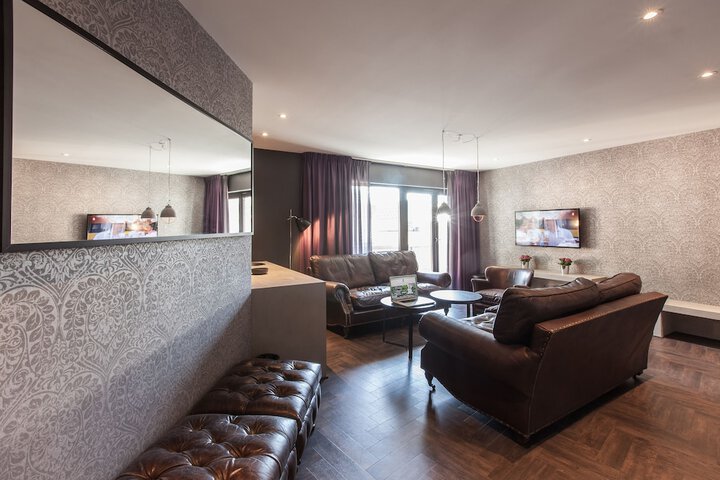 Room 51 of 191