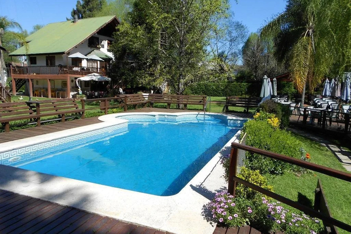 Pool 10 of 16