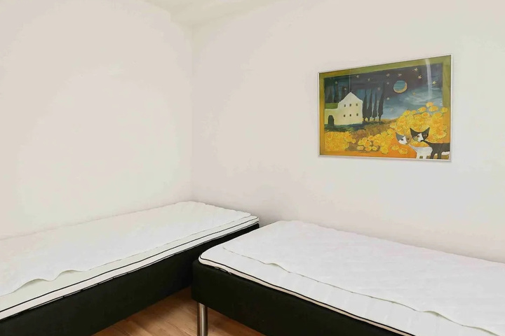 Room 4 of 17