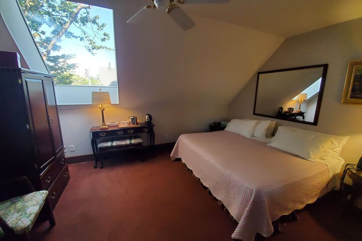 Room 17 of 42