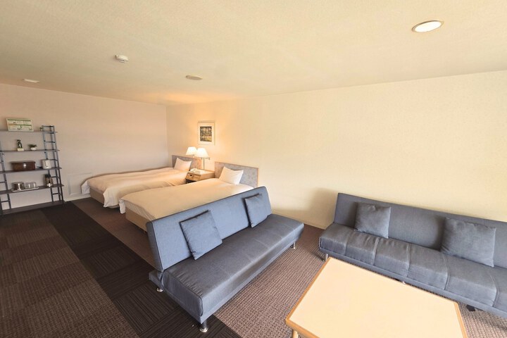 Room 32 of 62