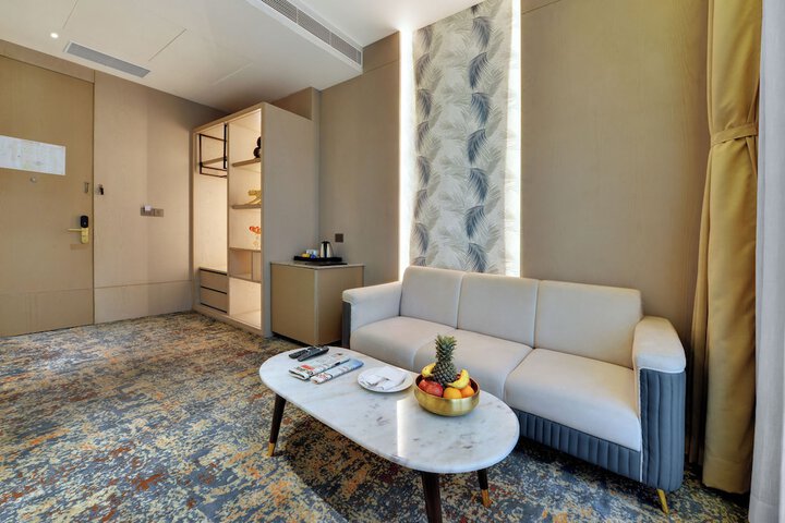 Room 9 of 24