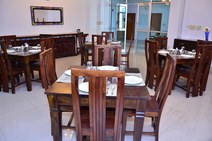 Dining 48 of 60