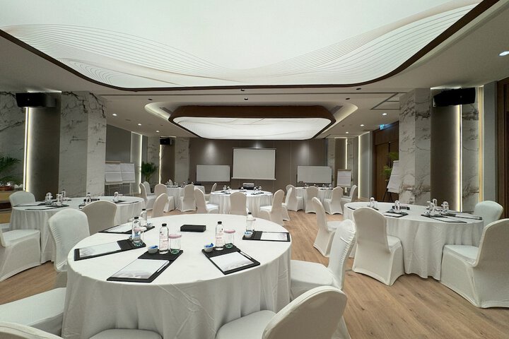 Ballroom/Hall 109 of 133