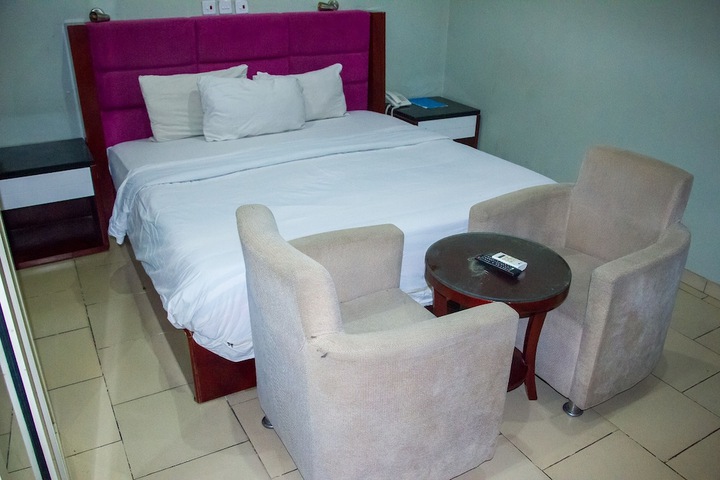 Room 22 of 48
