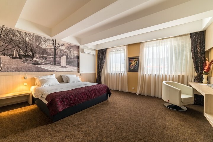 Room 48 of 103