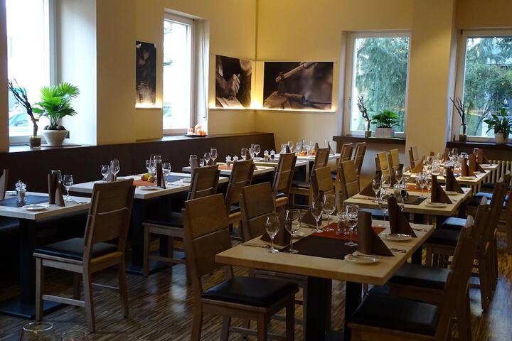 Dining 41 of 58