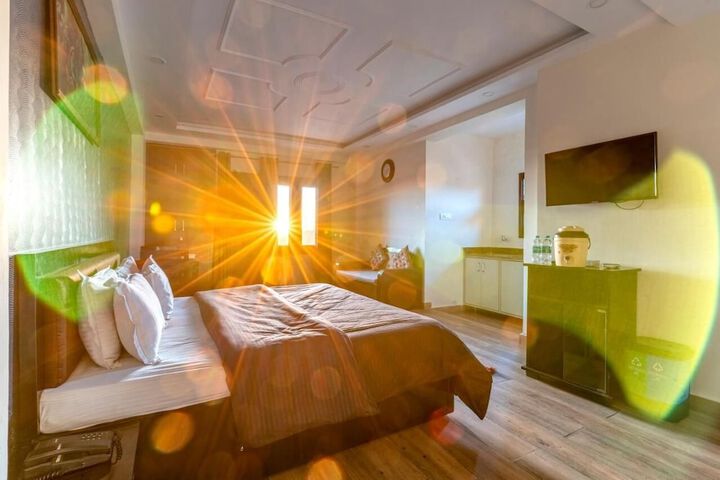 Room 3 of 31