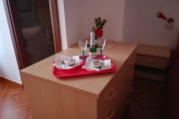 Room 18 of 77