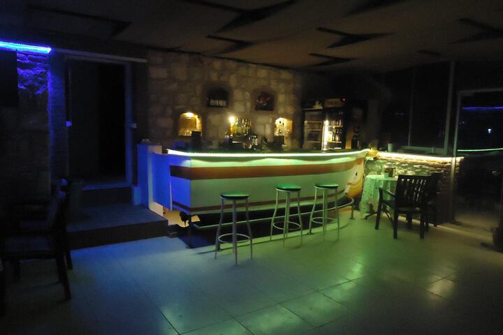 Lounge 25 of 54