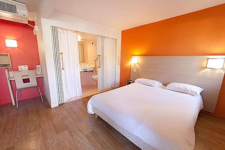 Room 14 of 32