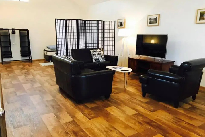 Room 4 of 17