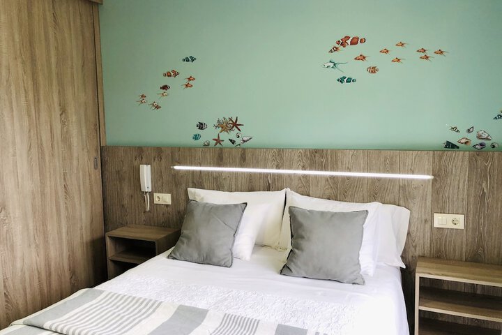 Room 15 of 136
