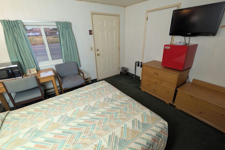 Room 3 of 84