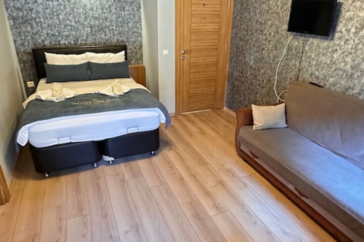 Room 7 of 16