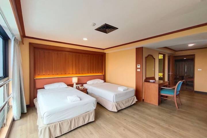 Room 32 of 102