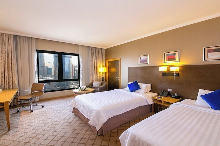 Room 28 of 102
