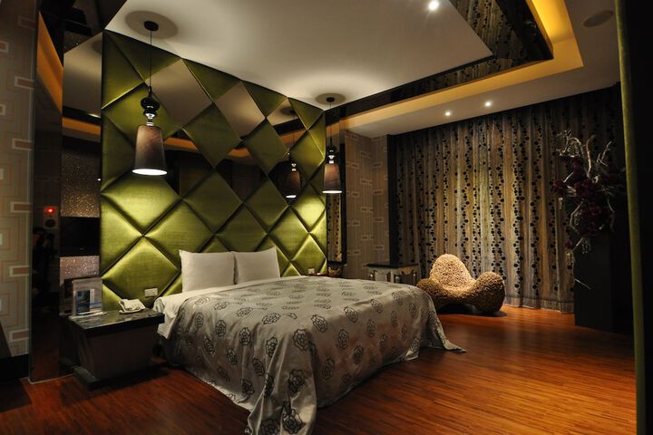 Room 4 of 20