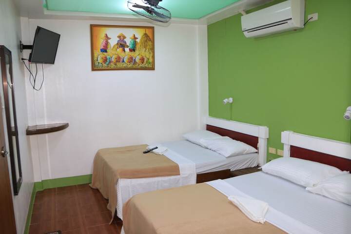 Room 6 of 122