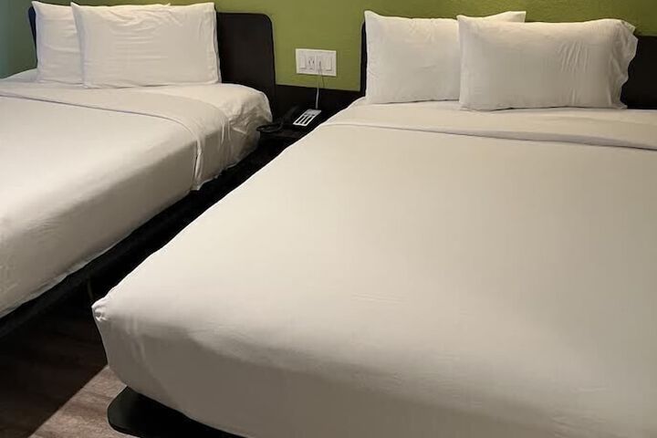 1 King Bed (10 of 22)