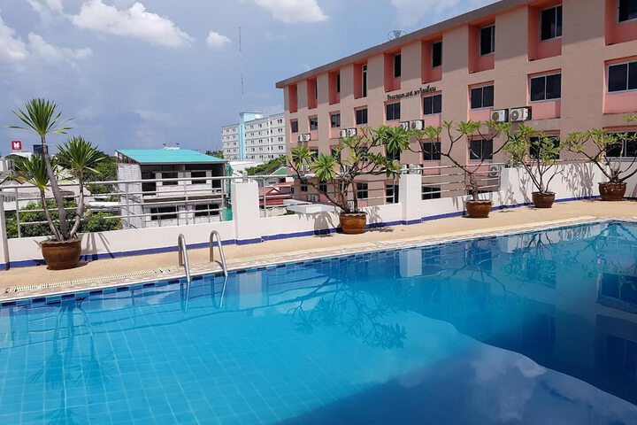 Hotel with Pool