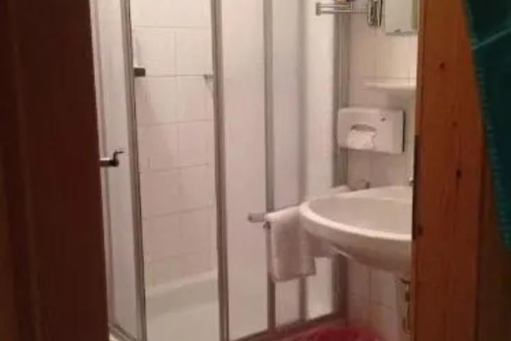Room 4 of 12