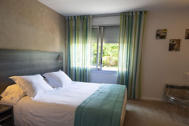 Room 4 of 77