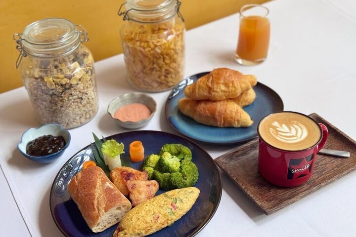 Breakfast/Coffee Service 77 of 96