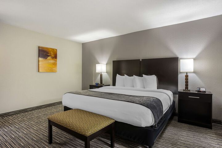 Room 4 of 32