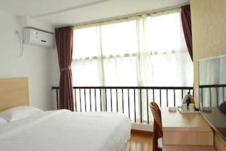 Room 10 of 24
