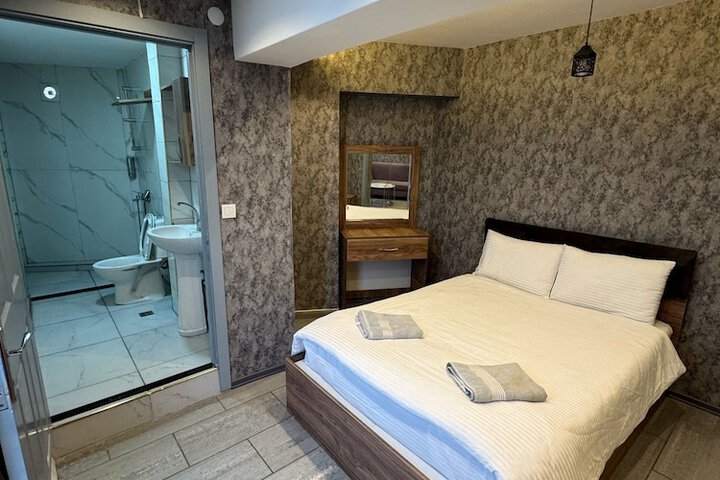 Room 10 of 17