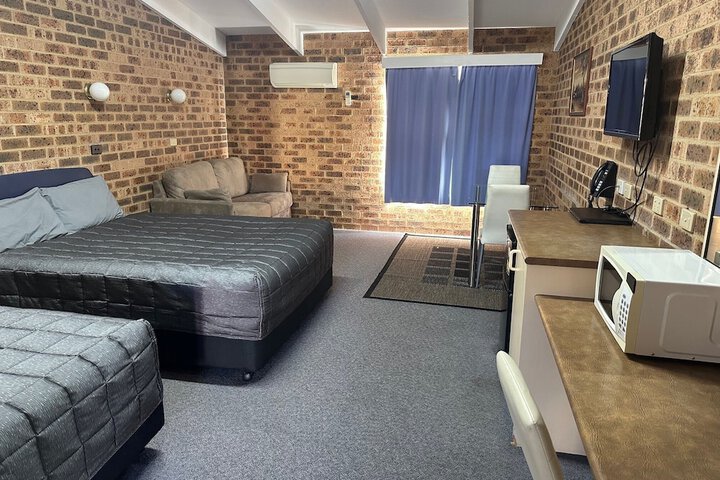 Room 3 of 32