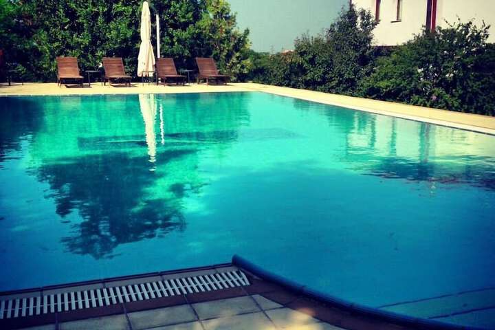 Pool 20 of 44